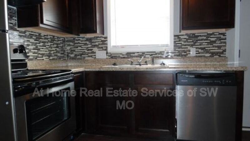 930 S Campbell Ave - Photo 3 of 8