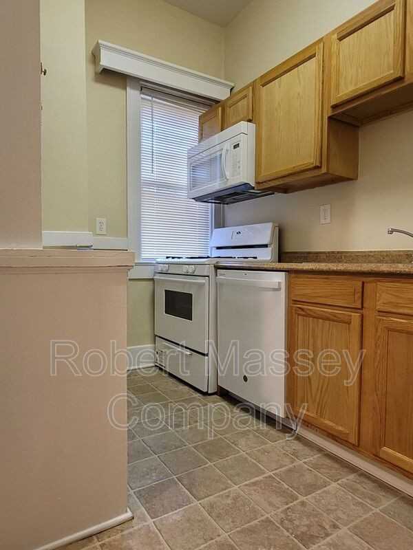 103 S Bayly Ave #2 - Photo 6 of 8