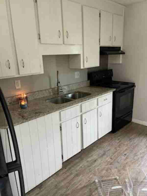 250 Rose St - Photo 2 of 6