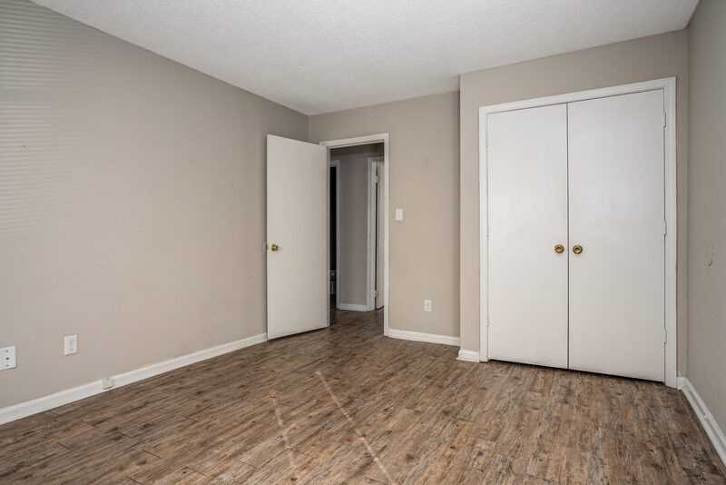 250 Rose St - Photo 3 of 6