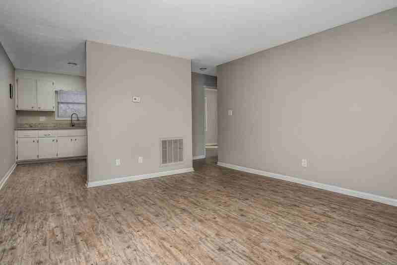 250 Rose St - Photo 4 of 6