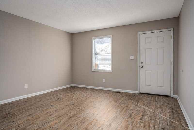 250 Rose St - Photo 5 of 6