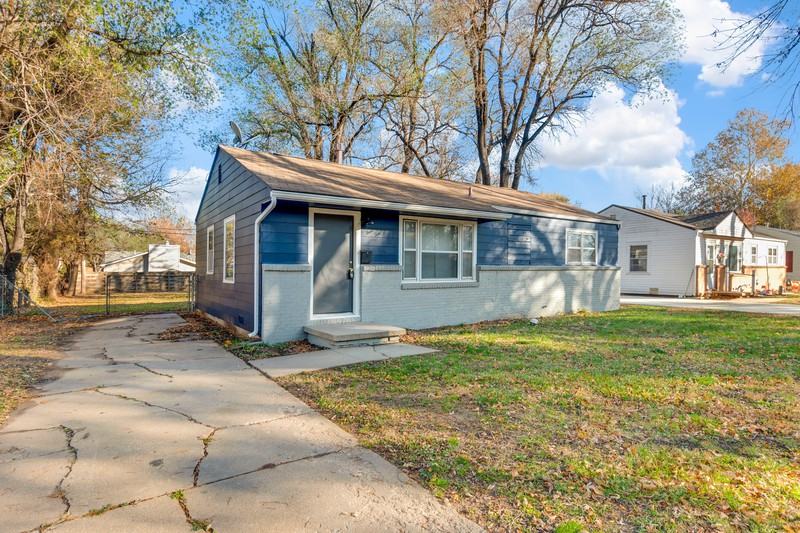 410 German Ave - Photo 2 of 36