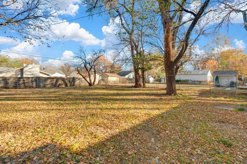 410 German Ave - Photo 3 of 36