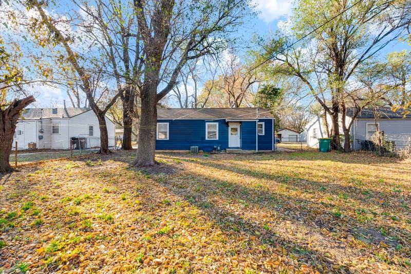410 German Ave - Photo 4 of 36