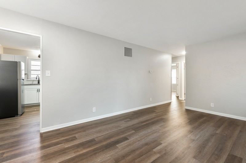 410 German Ave - Photo 5 of 36