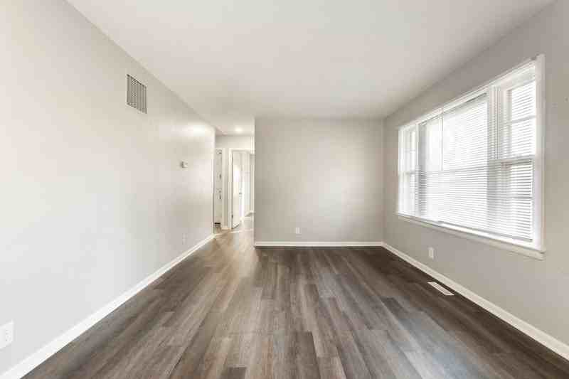 410 German Ave - Photo 6 of 36