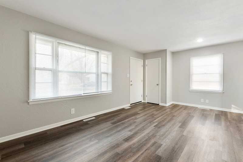 410 German Ave - Photo 7 of 36