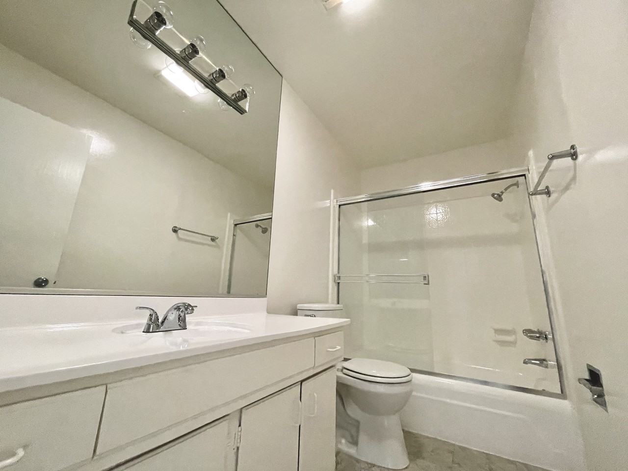 Wilshire Alexandria Westgate - Photo 2 of 6