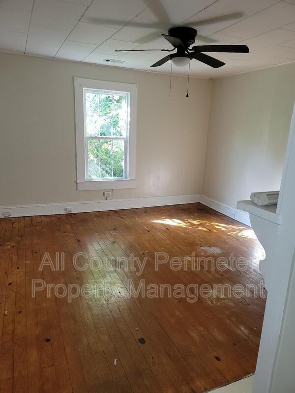 896 Dorothy St - Photo 4 of 9