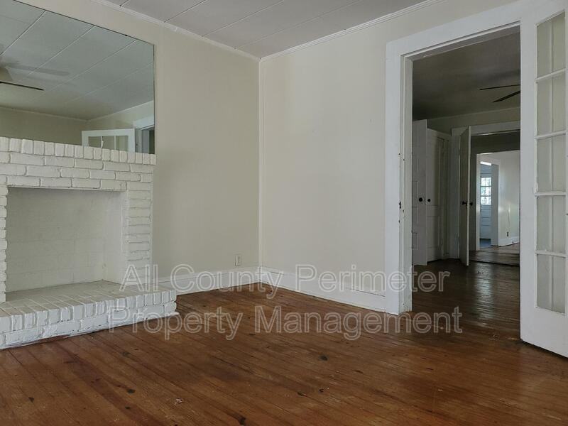 896 Dorothy St - Photo 6 of 9