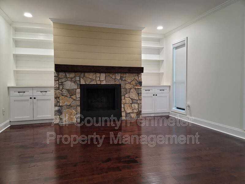 407 Dunbar Dr - Photo 2 of 15