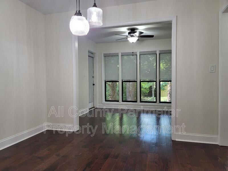407 Dunbar Dr - Photo 3 of 15