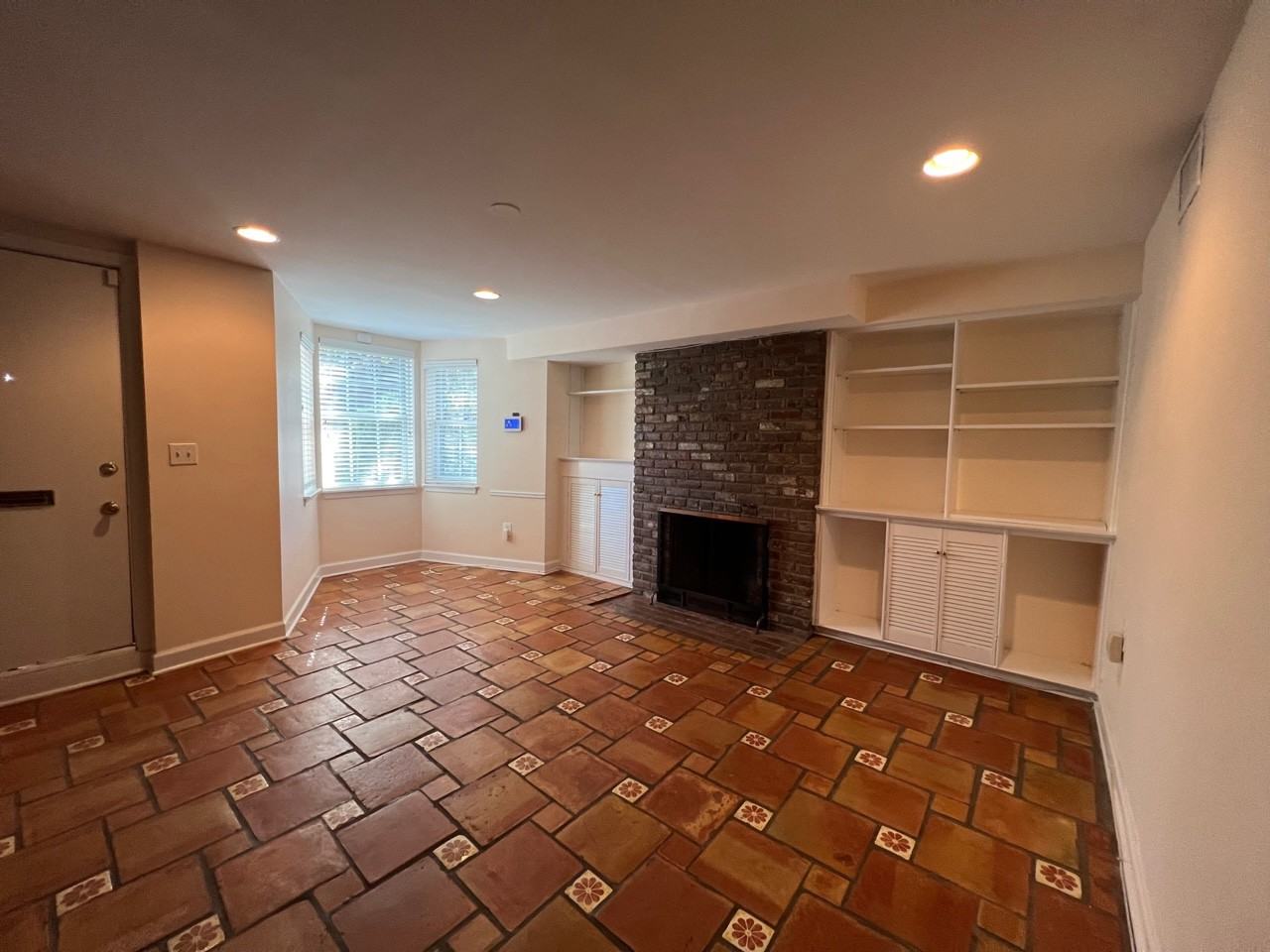 332 E Street Southeast - Photo 3 of 23