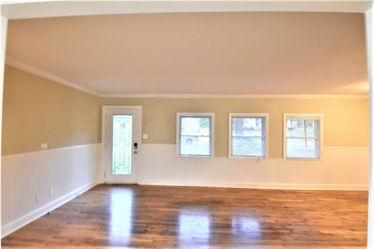 4811 Murrayhill Rd - Photo 3 of 19