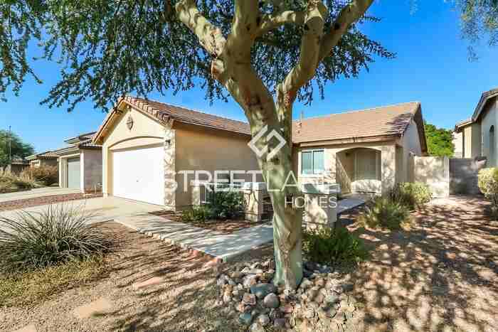 10752 W Elm Ln - Photo 2 of 16