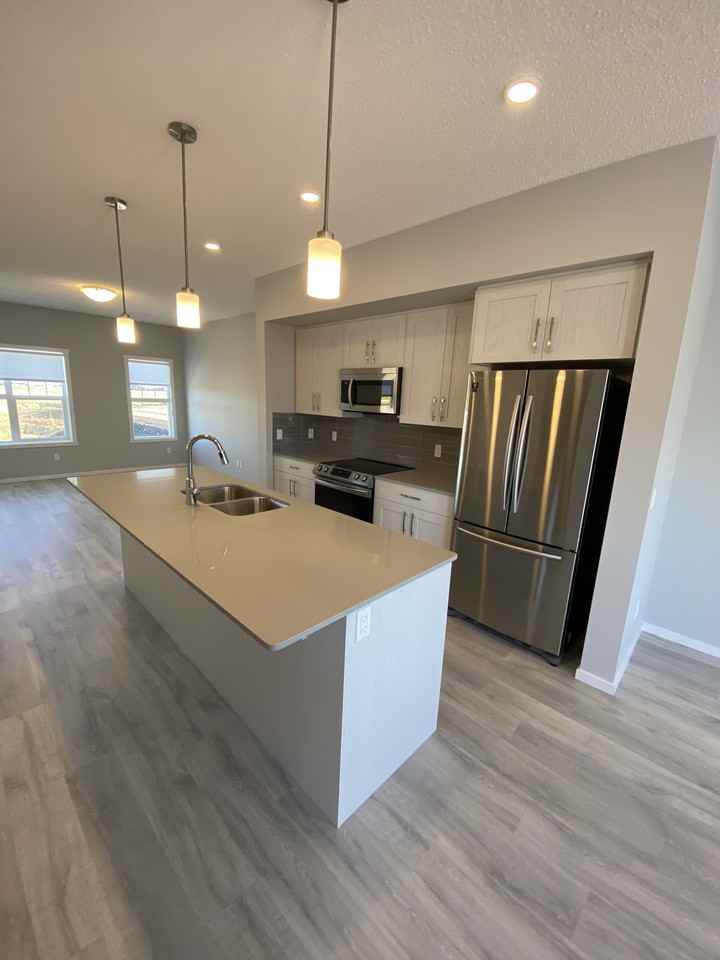 5251 21a Ave Sw - Photo 3 of 25