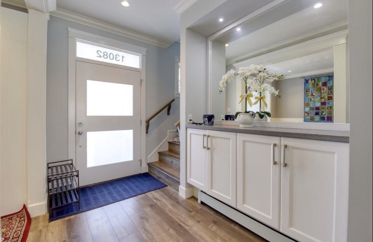 ID# SUR129: PANORAMA RIDGE 3BR HOME - Photo 2 of 15