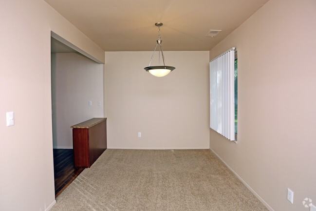 29118 Tiffany Dr E #29118E3 - Photo 3 of 5
