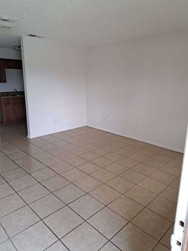 513 N Lanier Ave #513 - Photo 3 of 11