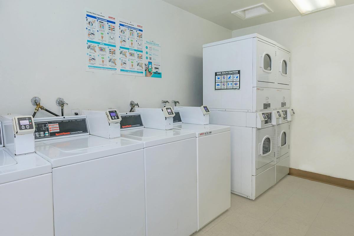 985 Samar Ct - Photo 3 of 15