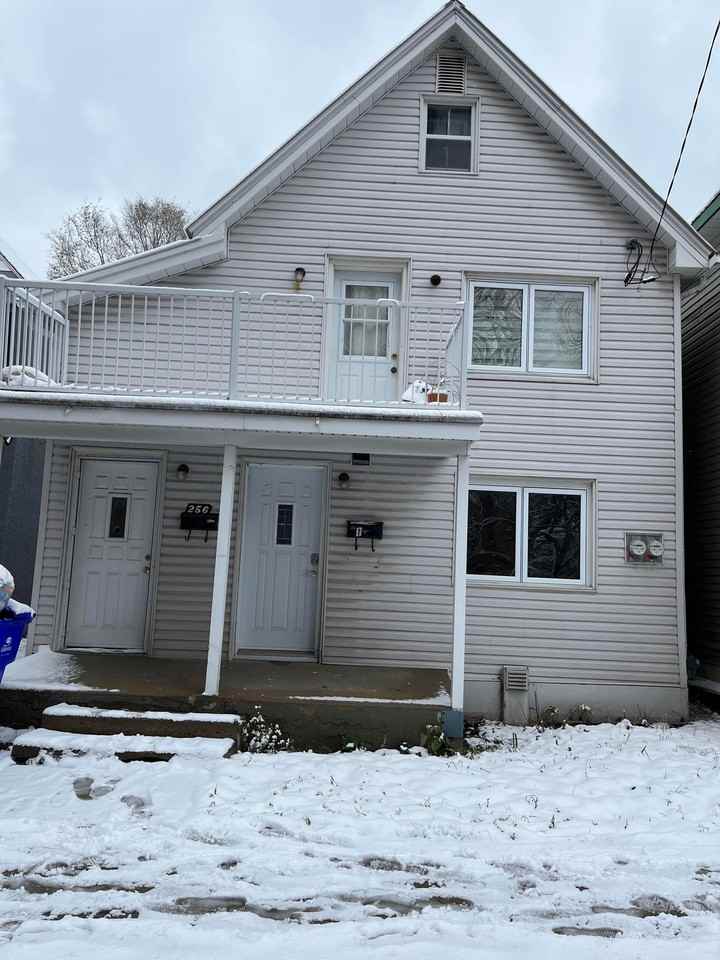 Champlain 256 Rue Champlain 1, Gatineau, QC J8X 3S1 Apartment for