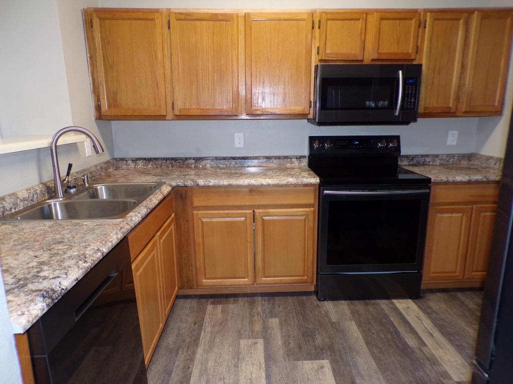 5006 Parkwood Dr - Photo 7 of 35