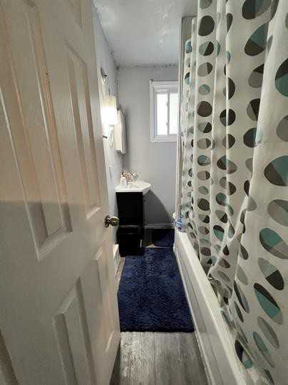 427 Queenston St - Photo 2 of 8