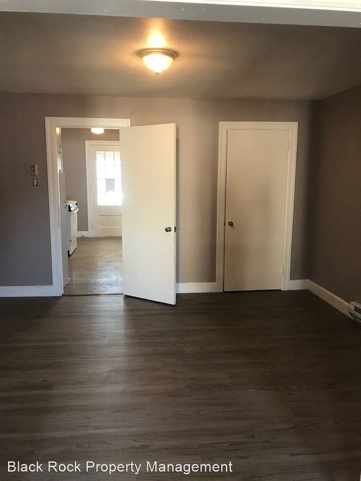 132 East Broad Street - Photo 3 of 8