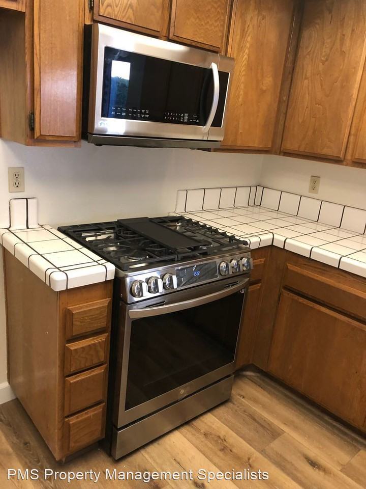 26005 Redbluff Dr - Photo 3 of 18