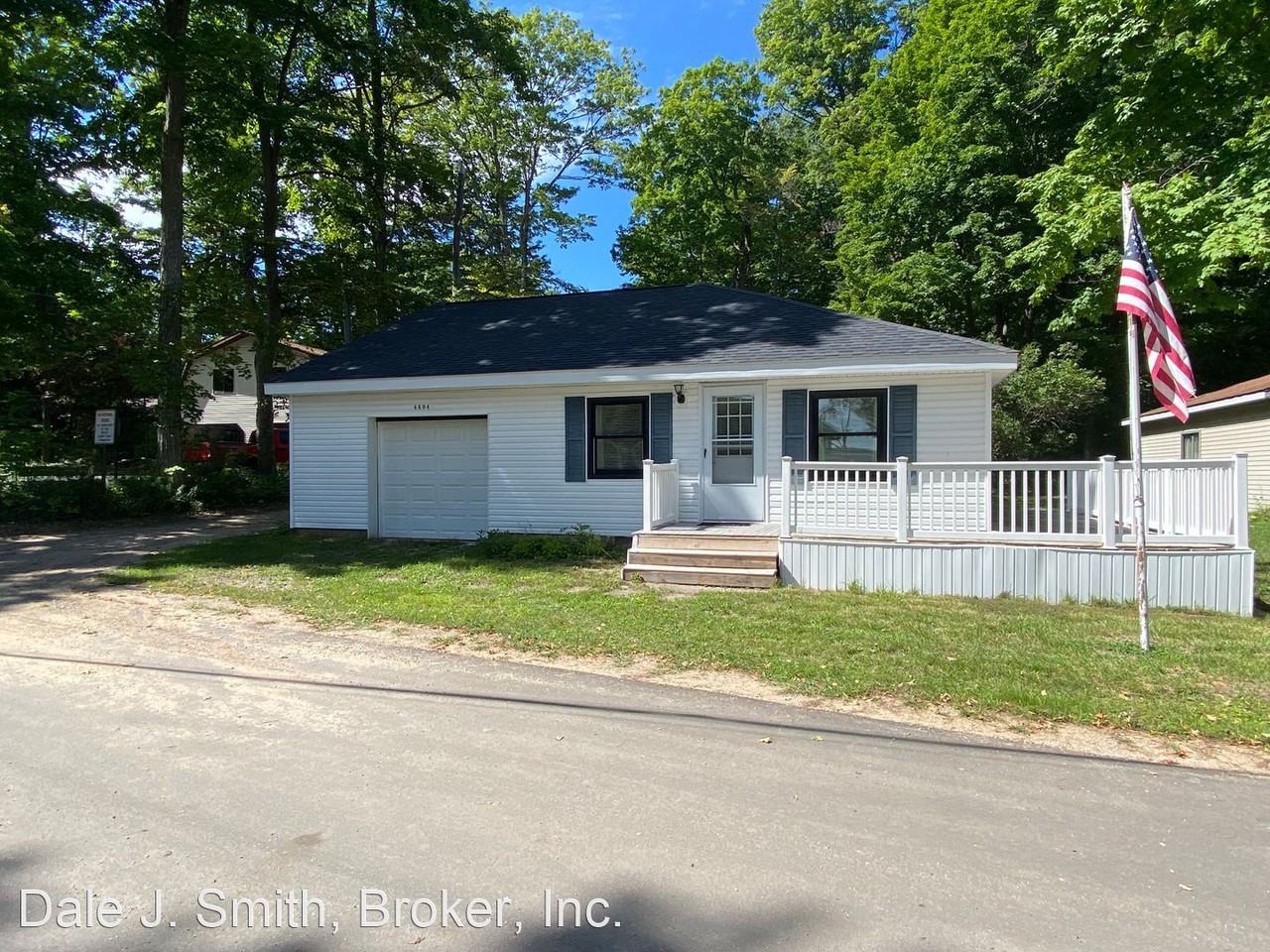 4894 Beechwood Ave - Photo 2 of 18