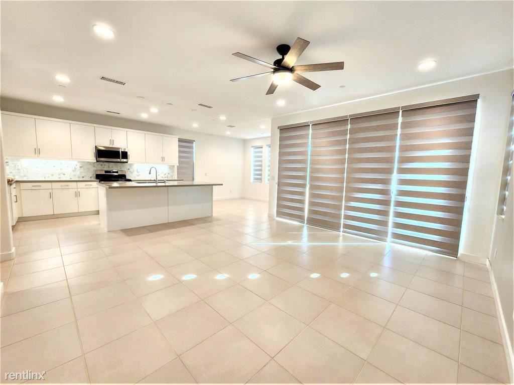 35770 Mccarthy St - Photo 2 of 6