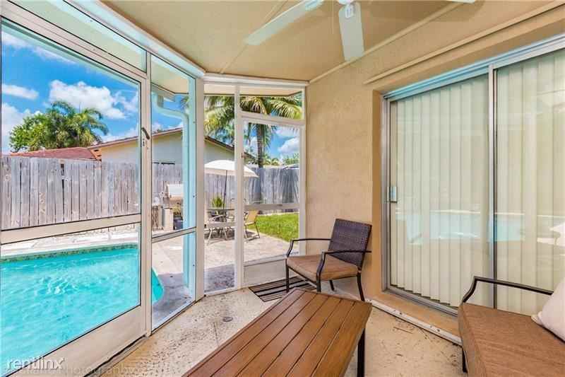 2324 Nw 98th Ter - Photo 3 of 7