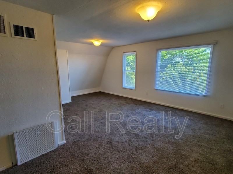 719 W Augusta Ave #2 - Photo 4 of 10