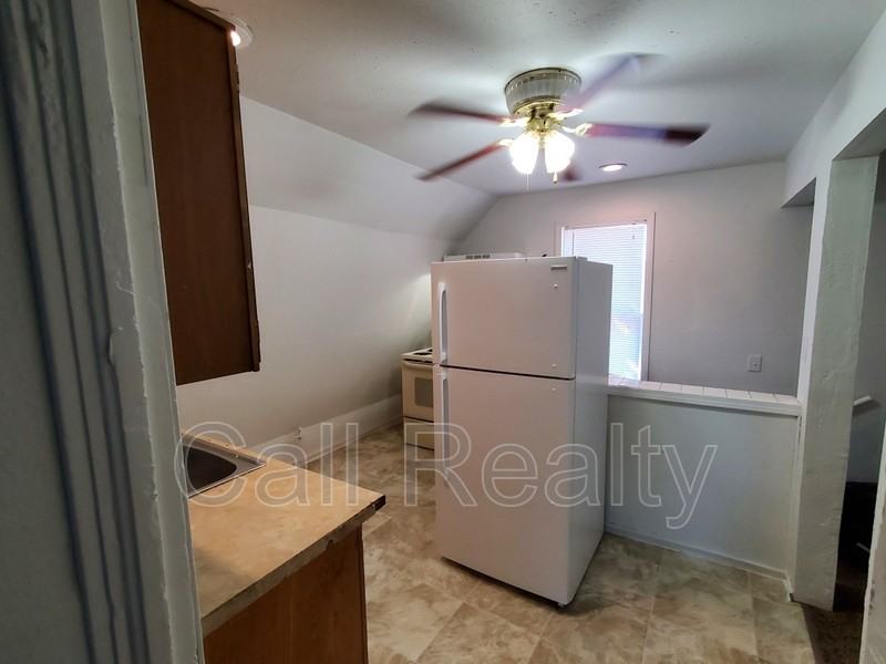 719 W Augusta Ave #2 - Photo 5 of 10
