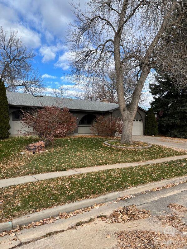 2612 Avocet Rd - Photo 2 of 37