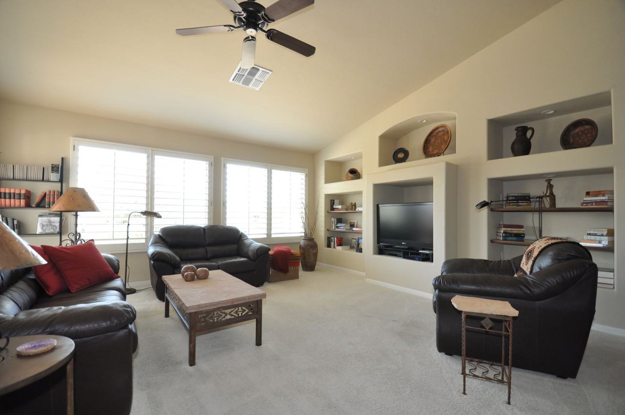 2330 E Skywalker Way - Photo 3 of 14