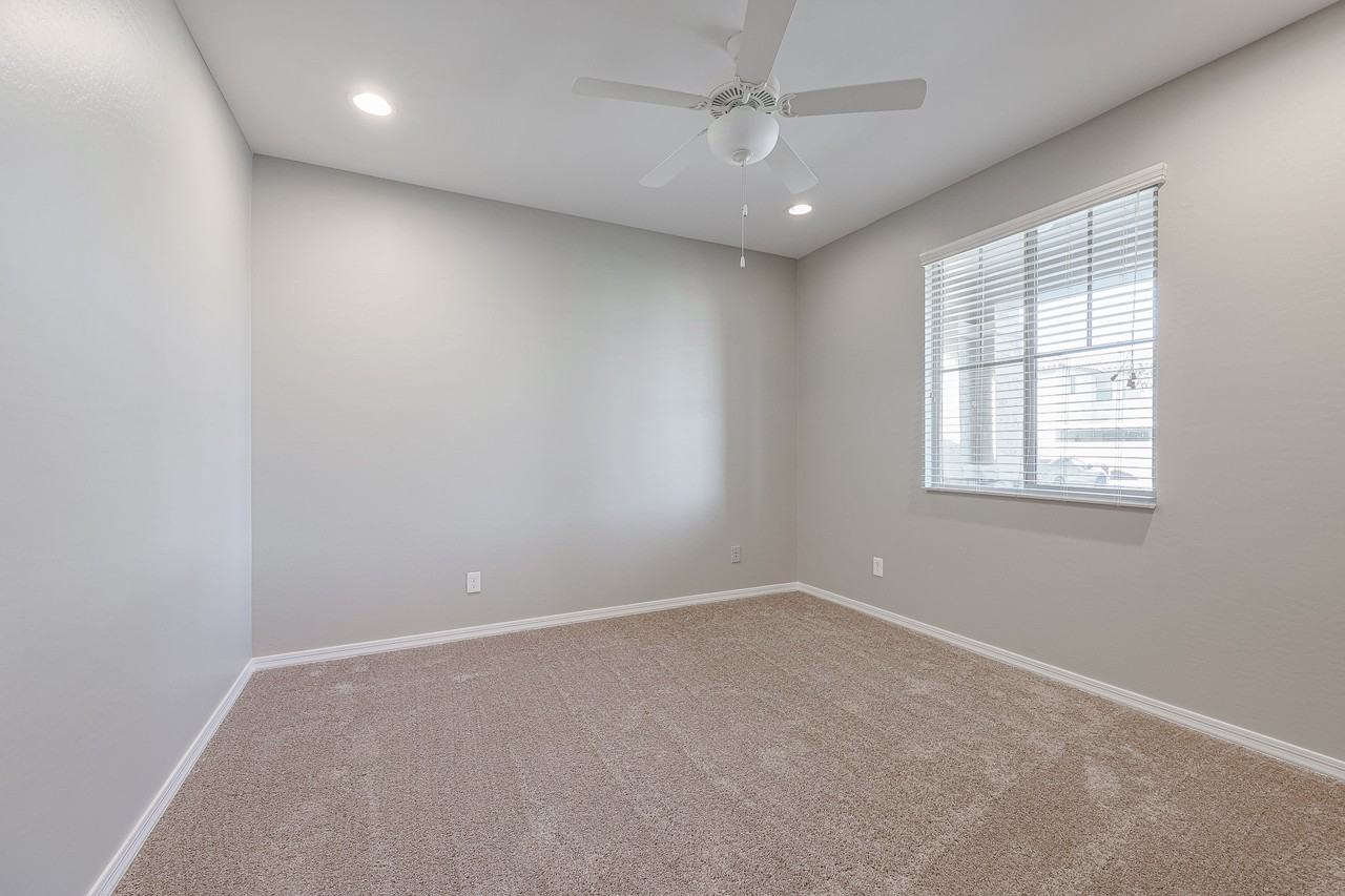 3725 E Turley St - Photo 4 of 34