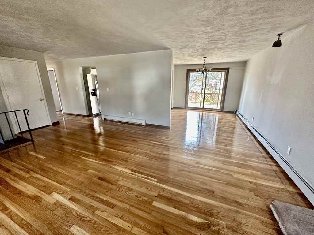 1005 Lincolnshire Dr - Photo 3 of 11