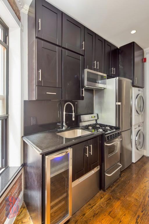W 103rd St #3D - Photo 4 of 8