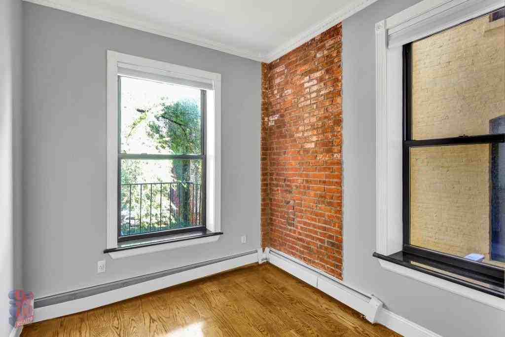 W 103rd St #3D - Photo 7 of 8