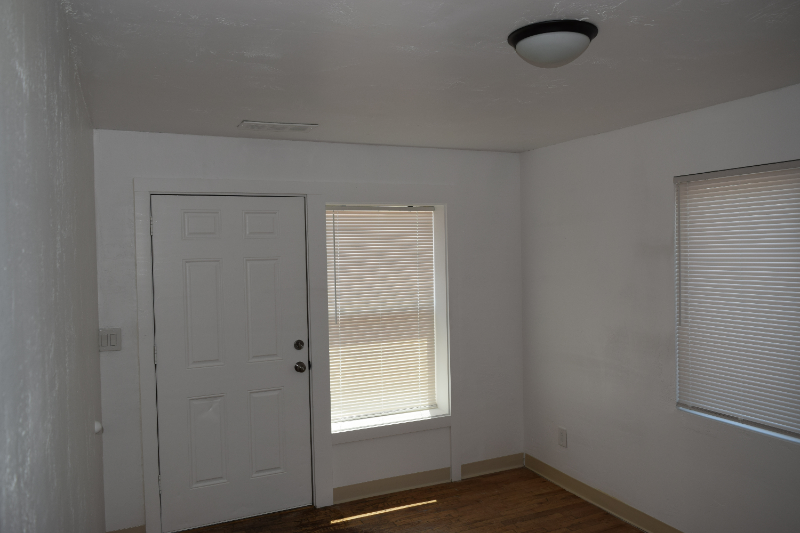 1901 N Center St #1 - Photo 3 of 12
