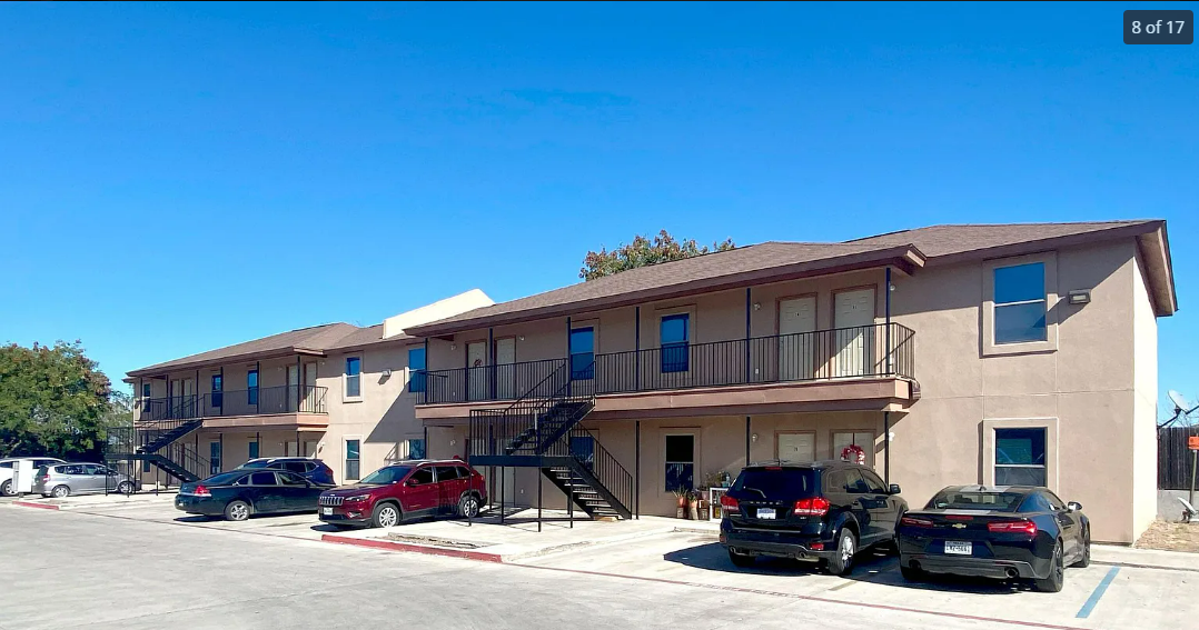 1610 E. Plum St - Photo 2 of 10