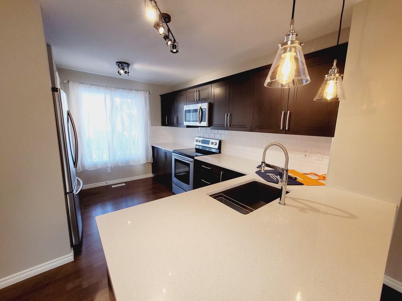 22017 99a Ave Nw - Photo 3 of 36