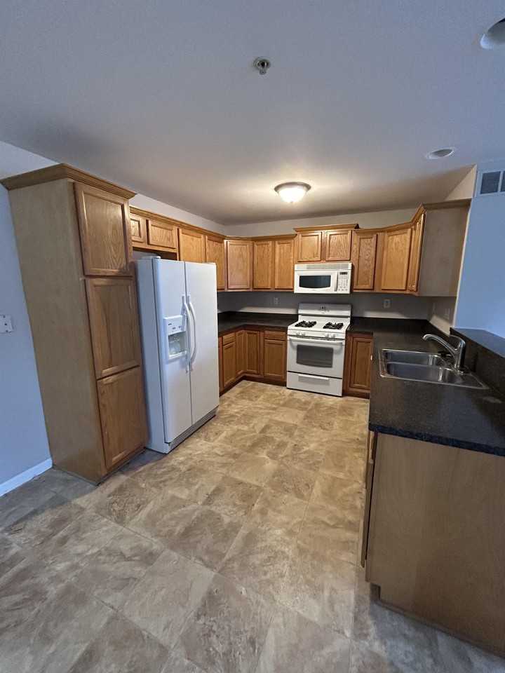 13133 Turnberry Ct #1 - Photo 3 of 9