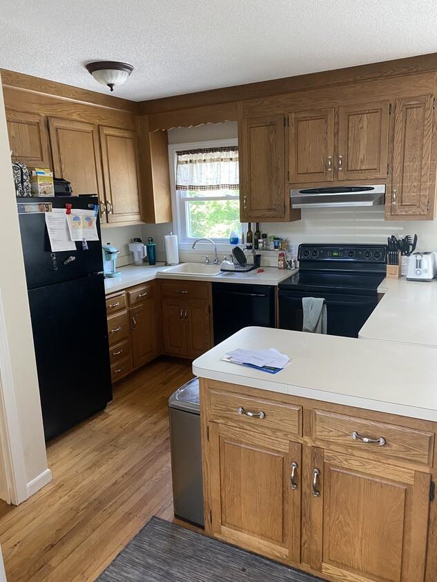 5 Sunnyside Ave #1 - Photo 3 of 38