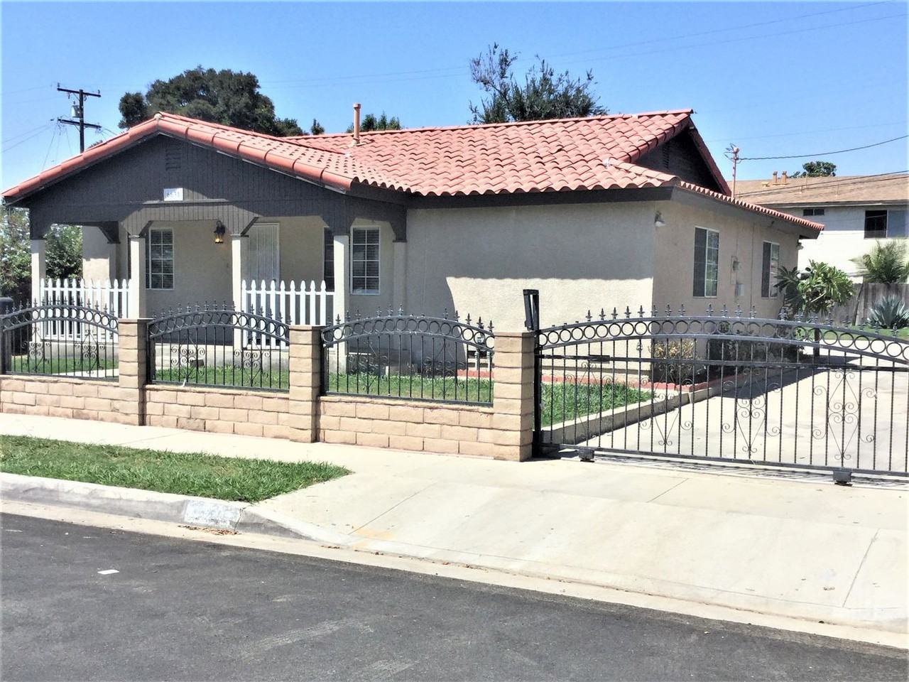 6631 Marcelle St - Photo 2 of 20