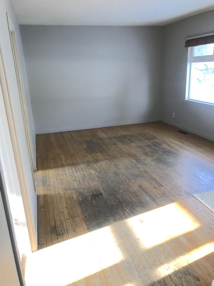 1019 10th Ave E #1 - Photo 3 of 9