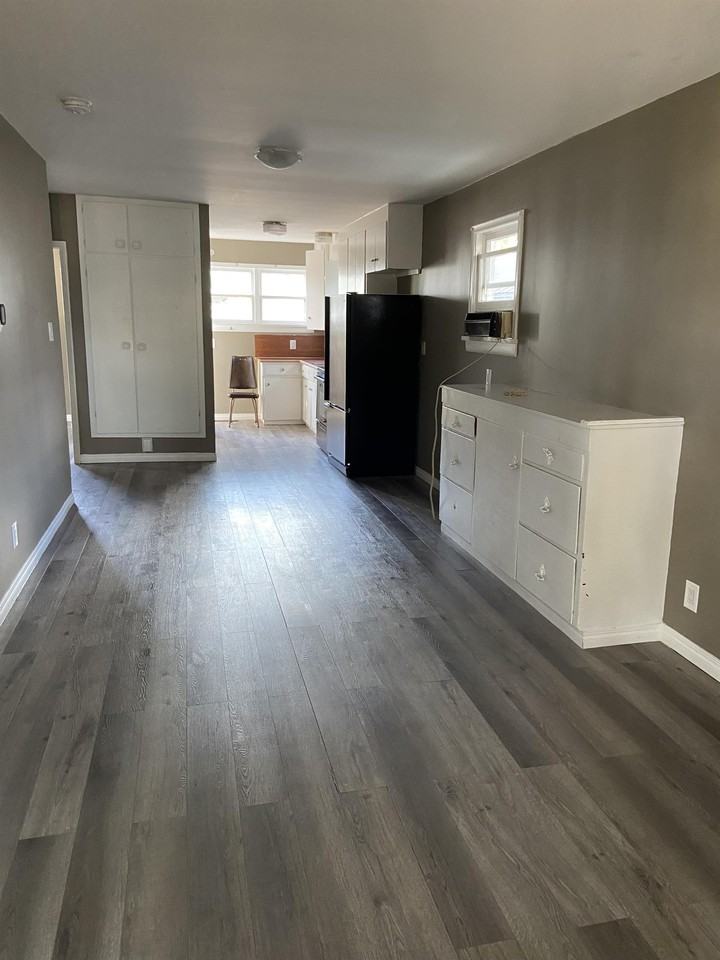 514 Avenue J N 1, Saskatoon, SK S7L 2K5 3 Bedroom Apartment for 1,400