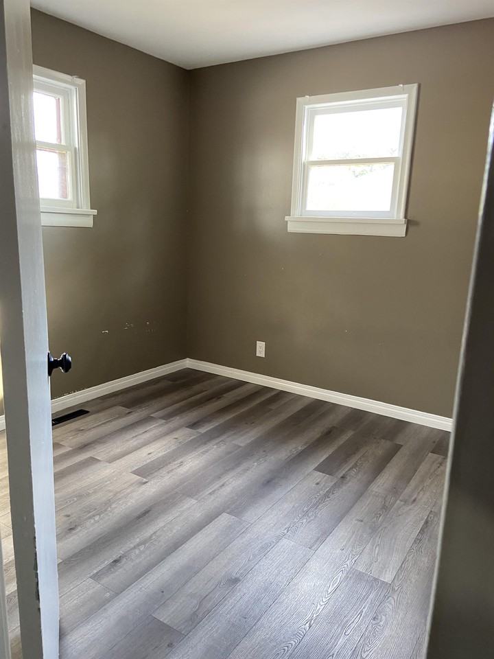 514 Avenue J N #1 - Photo 2 of 7